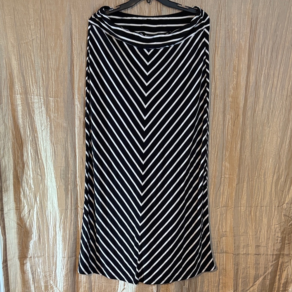Black and White Striped Liz Claiborne Women's Skirt